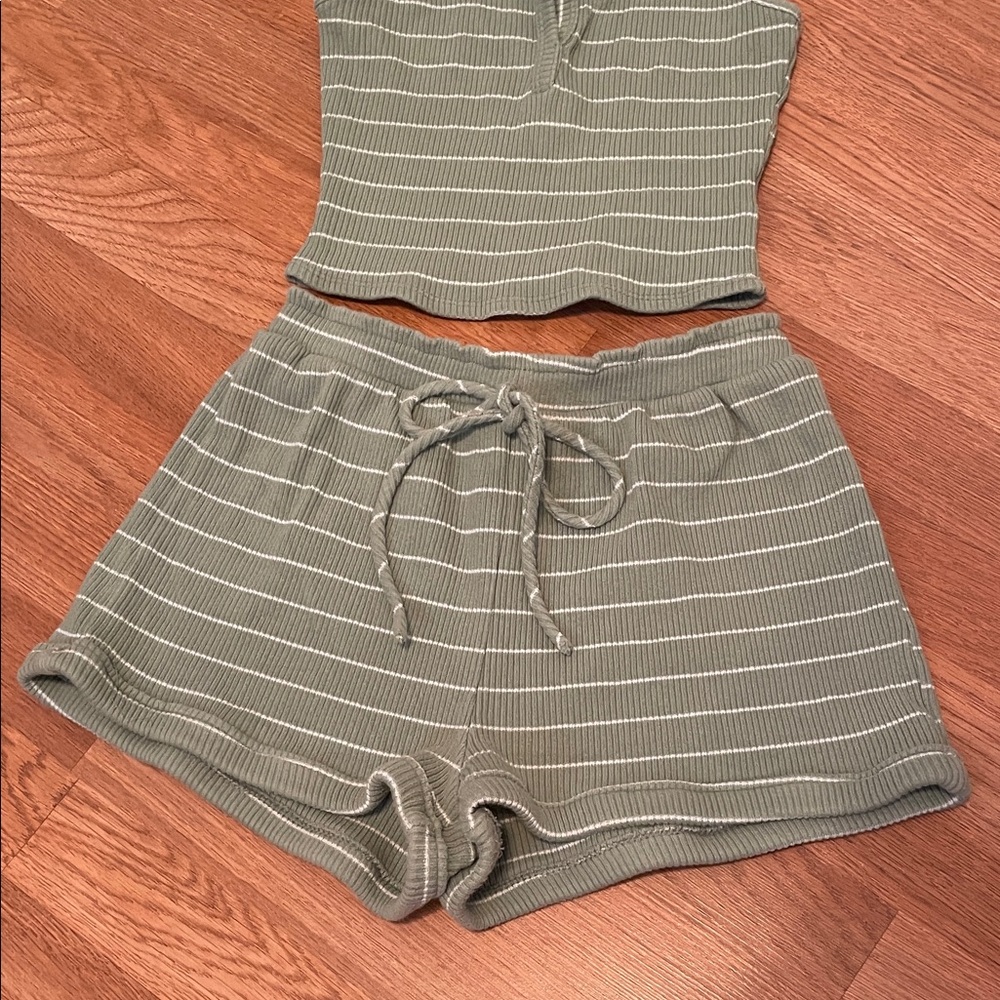 Women's Green Ribbed Pajama Set - Picture 3 of 4